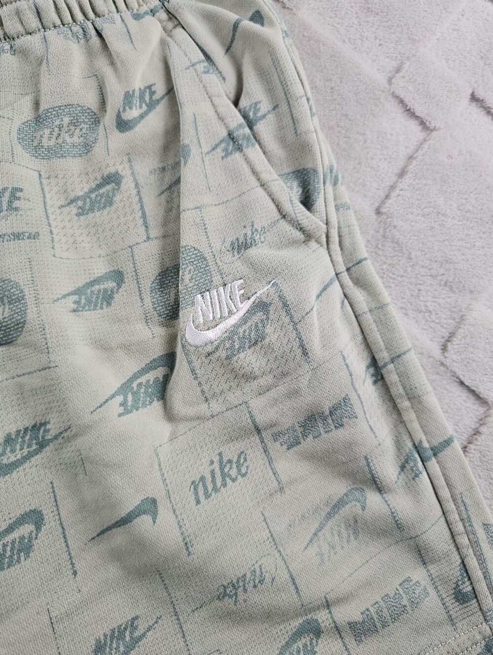 Nike Kids Sweat Shorts Youth Large All Over Print - Picture 4 of 9